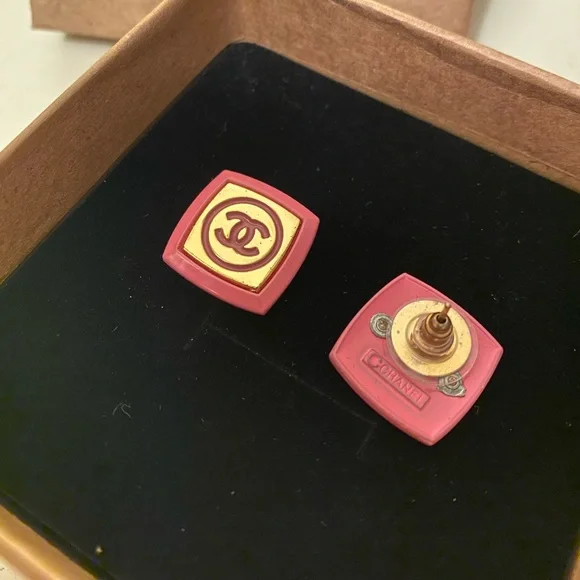 unique, vintage, up-cycled, chic apparel buttons stud earrings - Picture 4 of 6